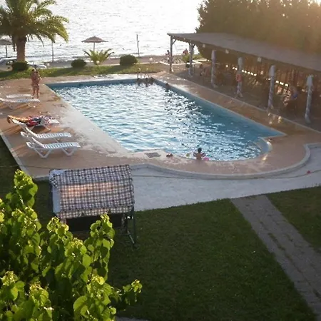 Iria Beach מלון איריה