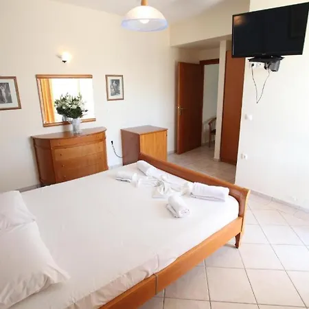 Iria Beach Ξενοδοχείο 3*