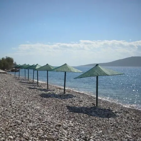 Iria Beach מלון איריה