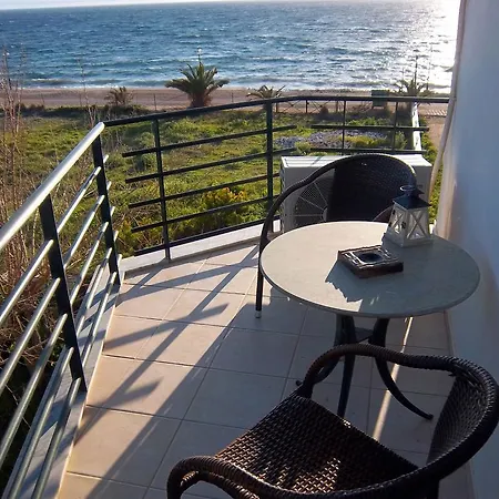 Iria Beach מלון איריה