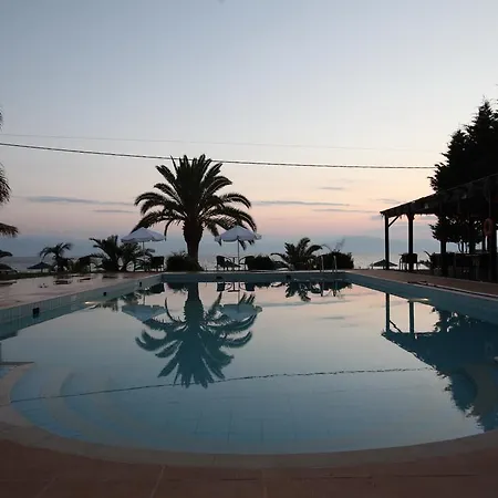 מלון Iria Beach 3*