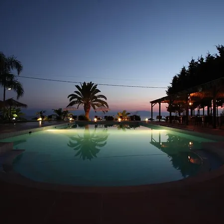 Iria Beach Ξενοδοχείο 3*