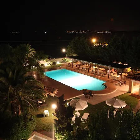 Iria Beach Ξενοδοχείο 3*