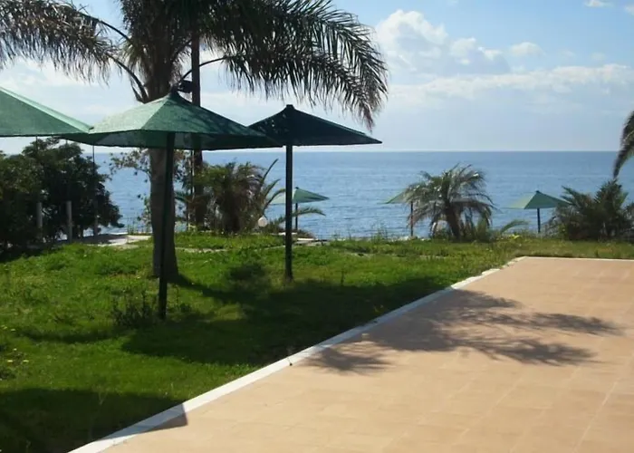 Iria Beach Ξενοδοχείο 3*